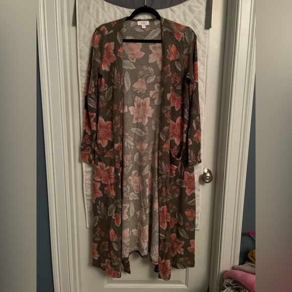 LIKE NEW Lularoe Sarah Duster Cardigan - Picture 2 of 4